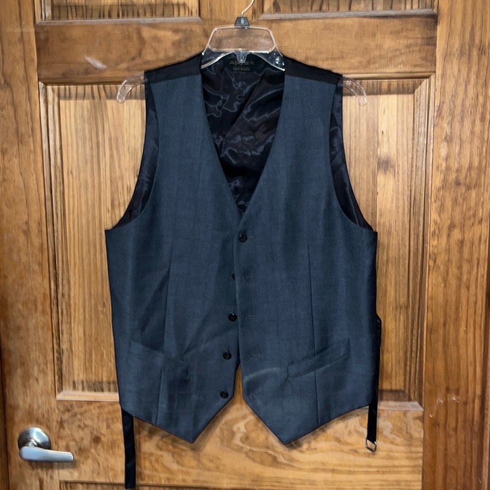 Men’s vest large AXIST adjustable back